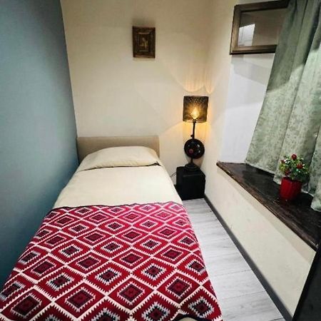 Communication Hostel Батуми Екстериор снимка