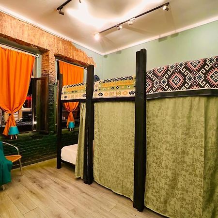 Communication Hostel Батуми Екстериор снимка