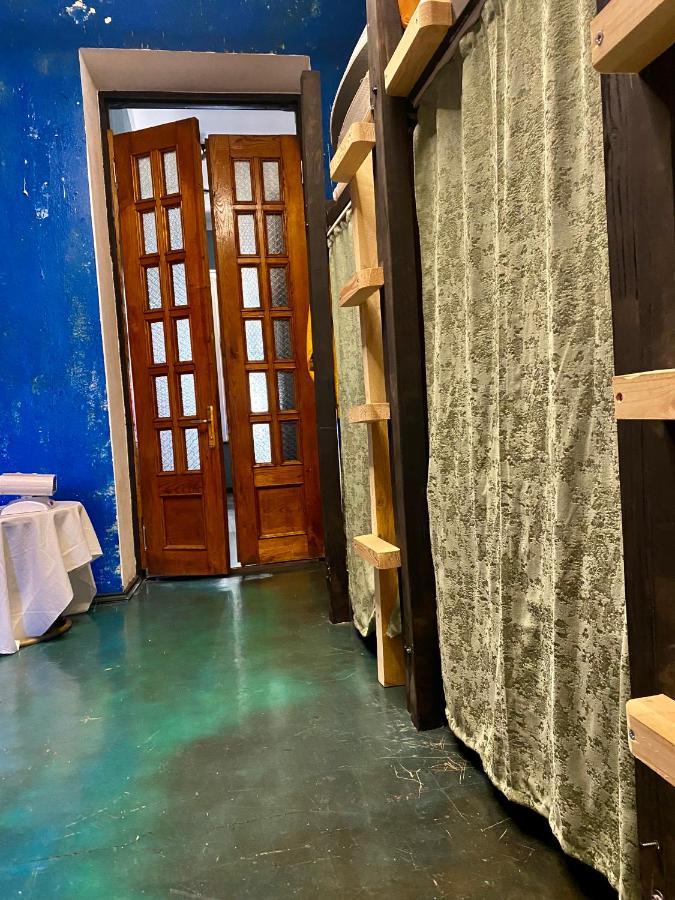 Communication Hostel Батуми Екстериор снимка