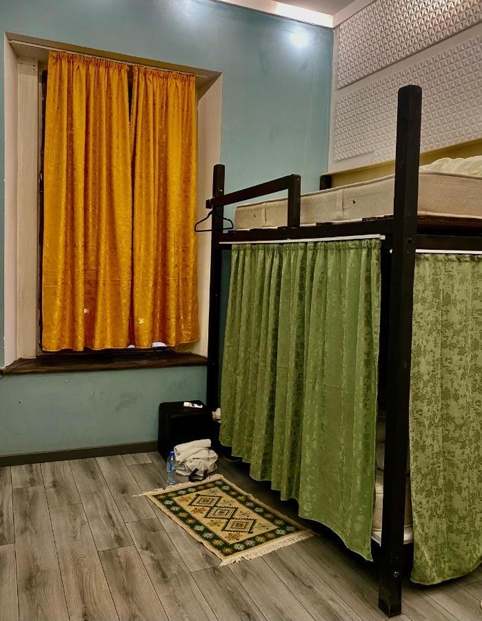 Communication Hostel Батуми Екстериор снимка
